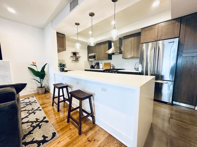 Stunning 2B/2.5B Brentwood Condo