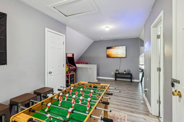 Big house near OSU, game room, fire pit – Dogs OK! gallery image 2