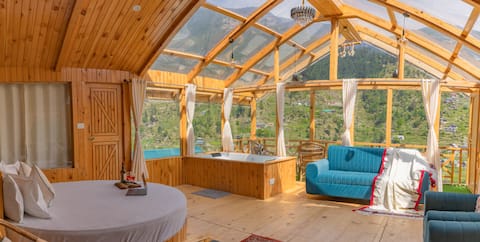 Romantic Getaway in Jibhi | Jacuzzi with view
