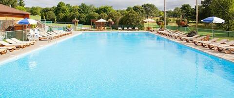Christmas Mountain 2br Golf 27 holes Pools Ski too