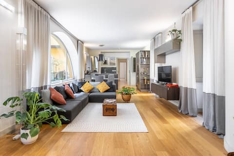 Elegant & Central 200 mq | Terrace | Jacuzzi