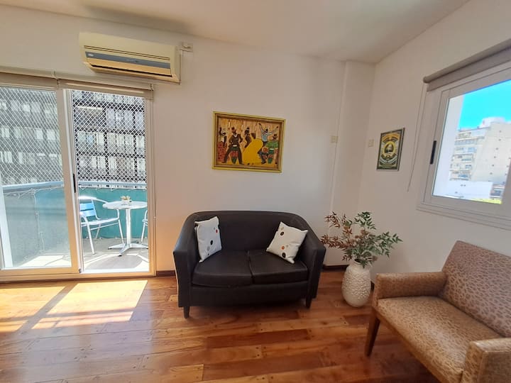 Oasis Con Balcón En El Corazón De San Telmo - Buenos Aires