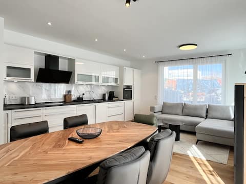 YUVA HOMES 4A-4 Zimmer – 100 m2/Terrace/2 Bäder/TG