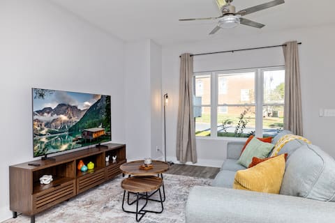 Top Airbnb: The Birch ~ Modern 3BR, Walk to DT Kannapolis in Kannapolis