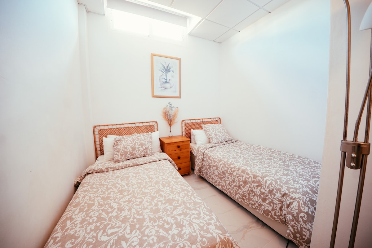 Dormitorio con 2 camas individuales de 90cm