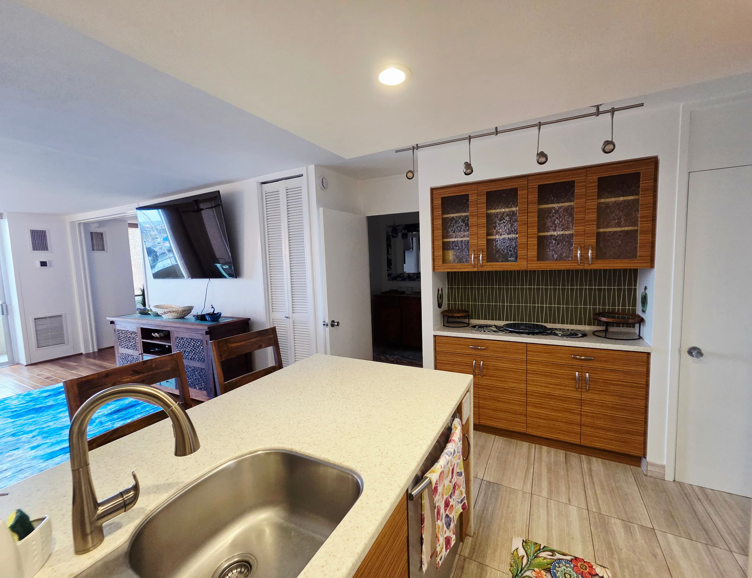 Ocean & Marina View Suite - Image 11
