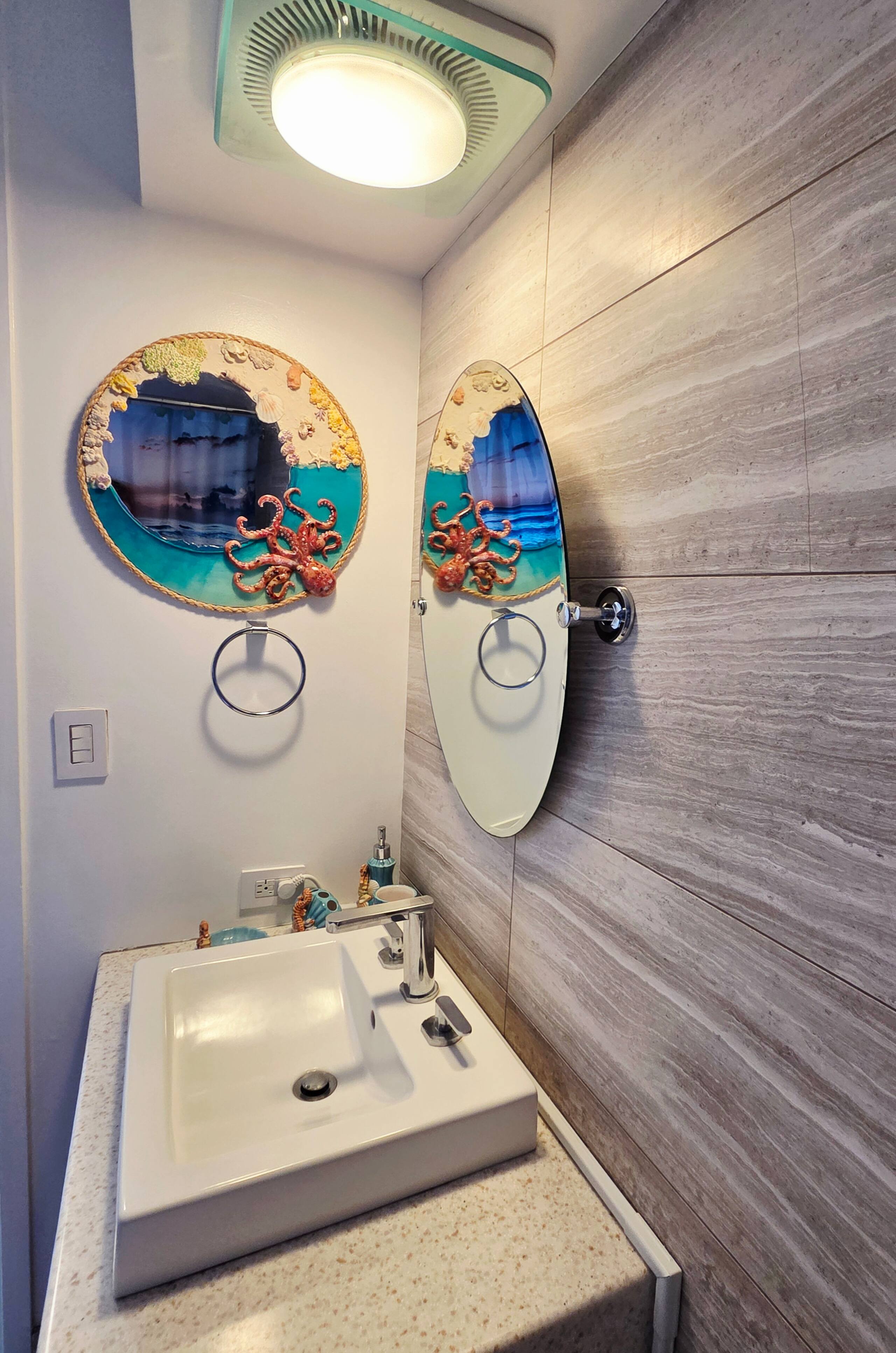 Ocean & Marina View Suite - Image 22