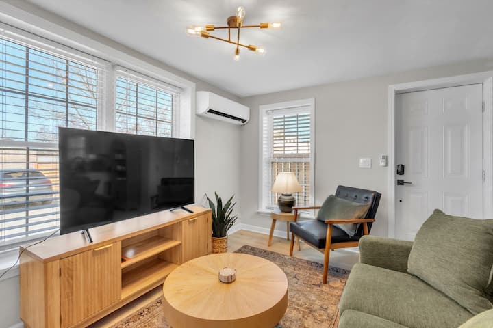 Modern 1-bedroom, Walk To Fluor Field & Downtown - Greenville, SC