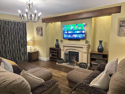 Top performing Airbnb: THE ROOST - Quiet Finchfield Annex, Parking, Pets in City Of Wolverhampton