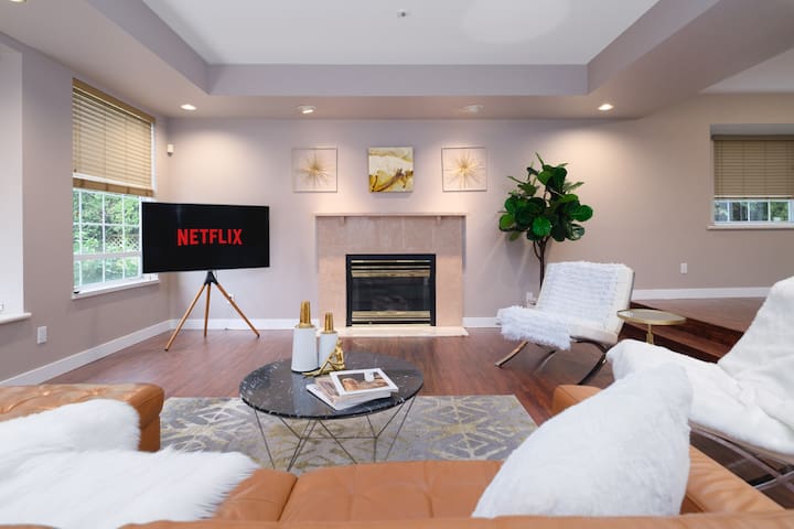 Spacious 4BR w/ Ensuites Mins to Downtown YVR UBC