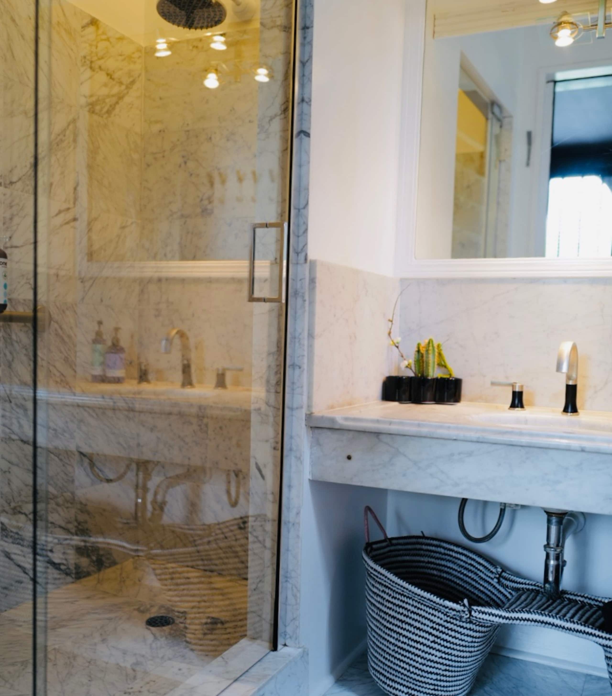 Home in San Francisco · ★4.99 · 5 bedrooms · 5 beds · 2 baths - Image 21