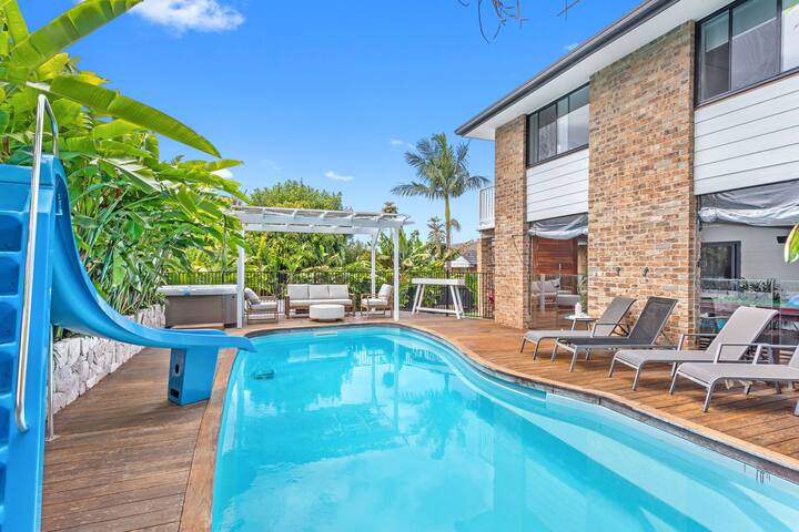 Beachside family home with pool! gallery image 4