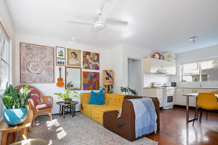 Art Collector's Beach Hideaway - Bondi Beach