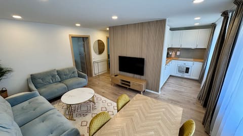 Cozy 2-bedroom seaside apartment