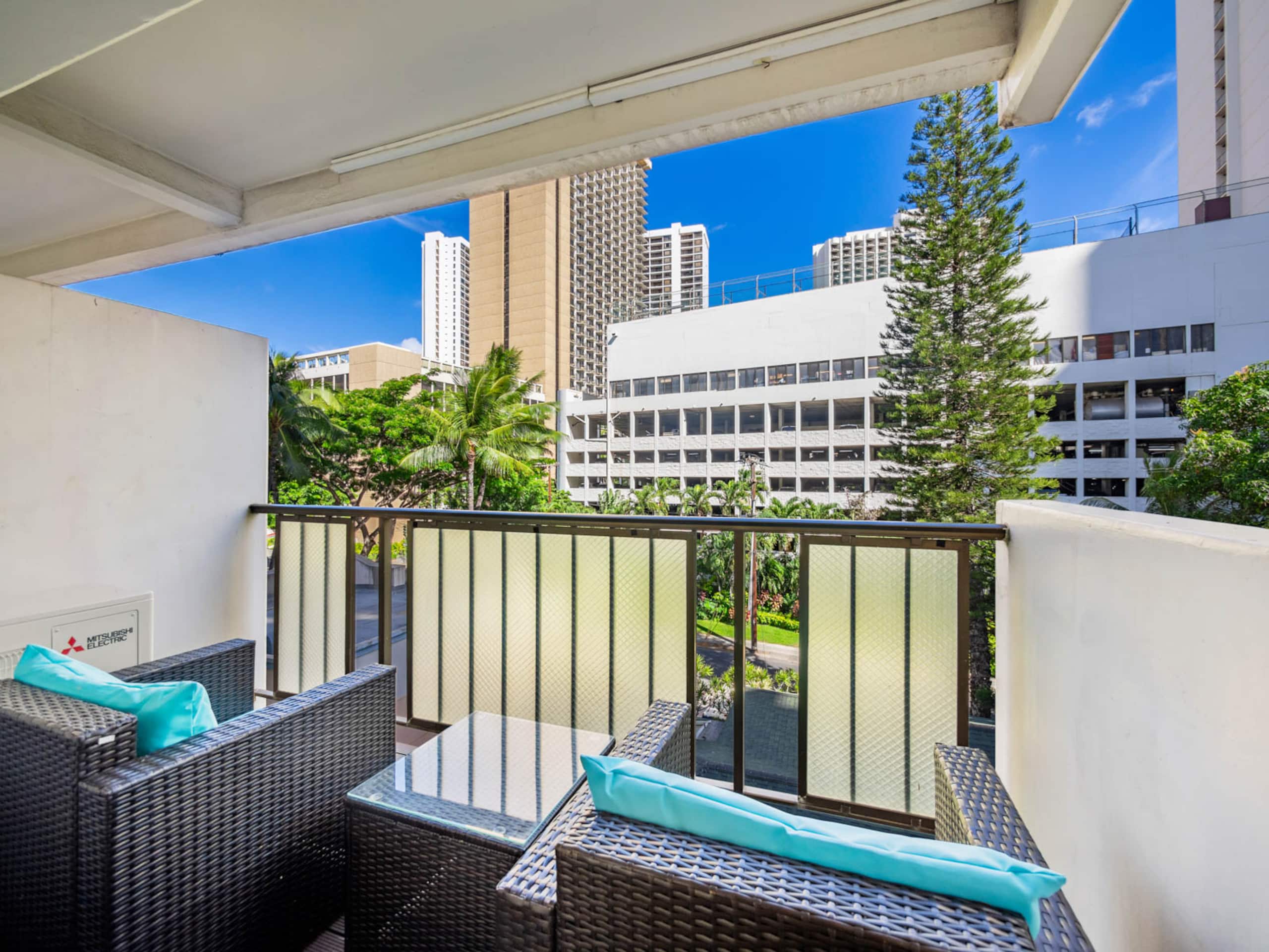Walk to the Beach! Modern 3Bed, 2Bath AC, Parking - Image 31