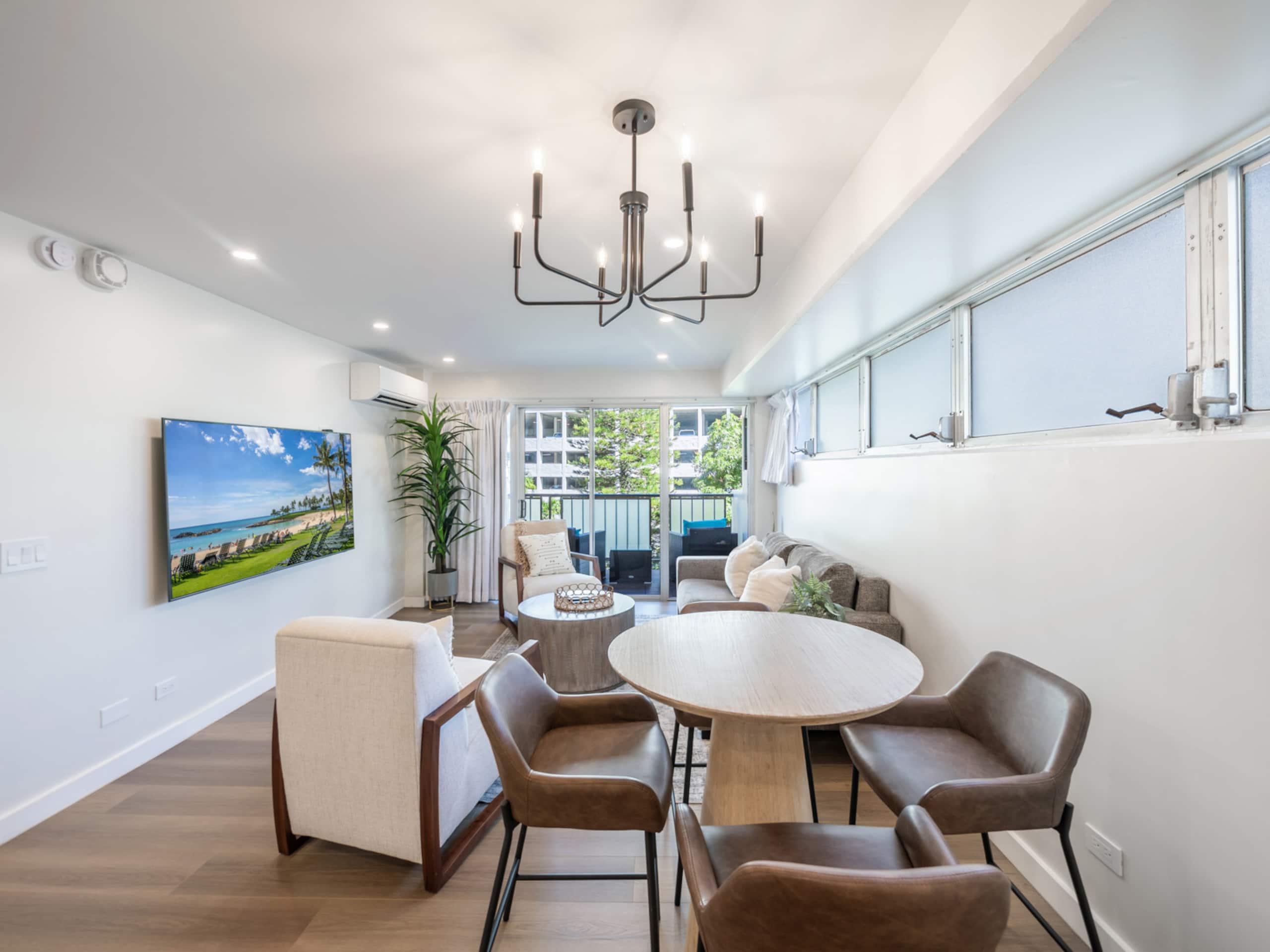 Walk to the Beach! Modern 3Bed, 2Bath AC, Parking - Image 9