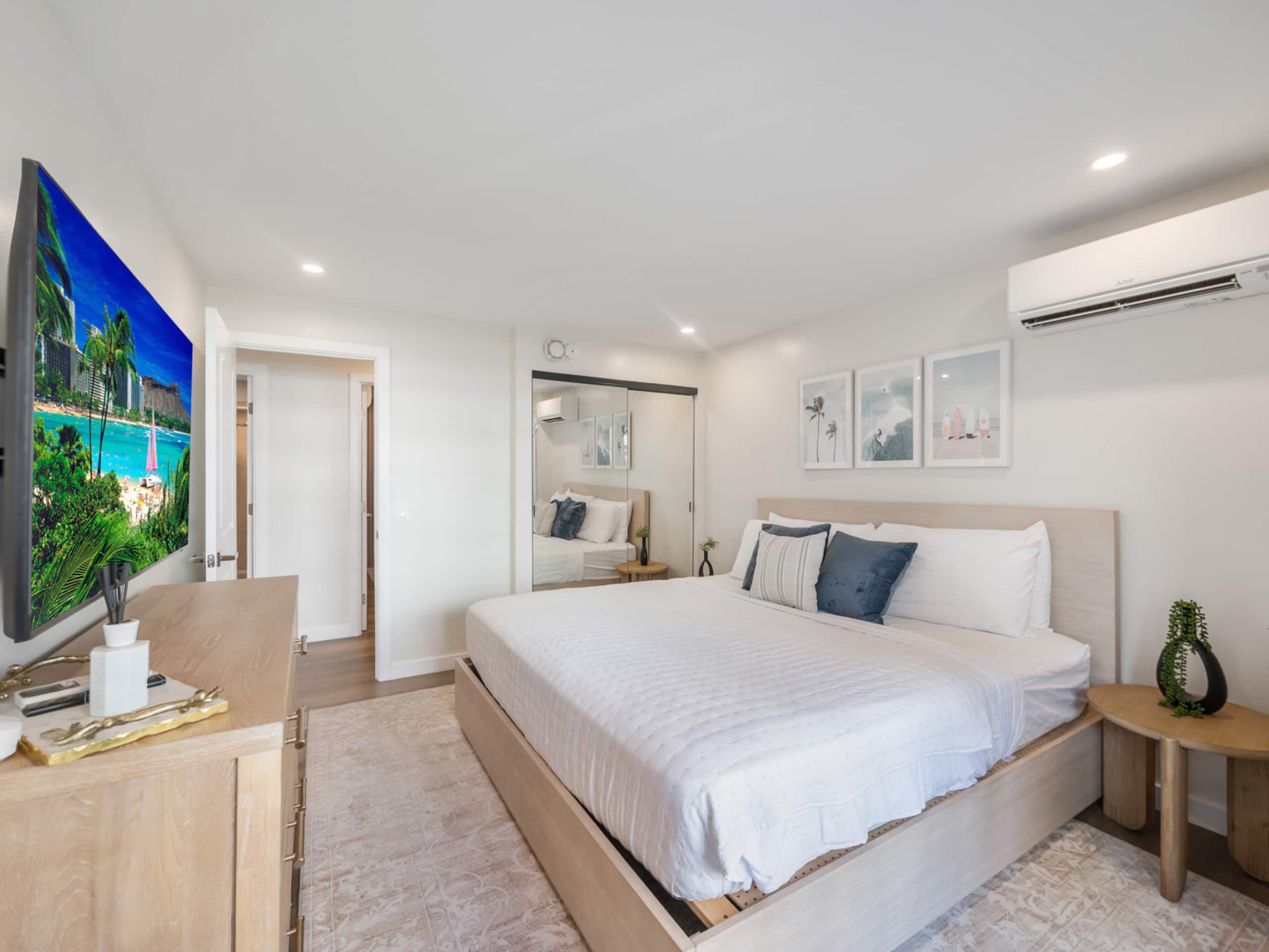 Walk to the Beach! Modern 3Bed, 2Bath AC, Parking - Image 15