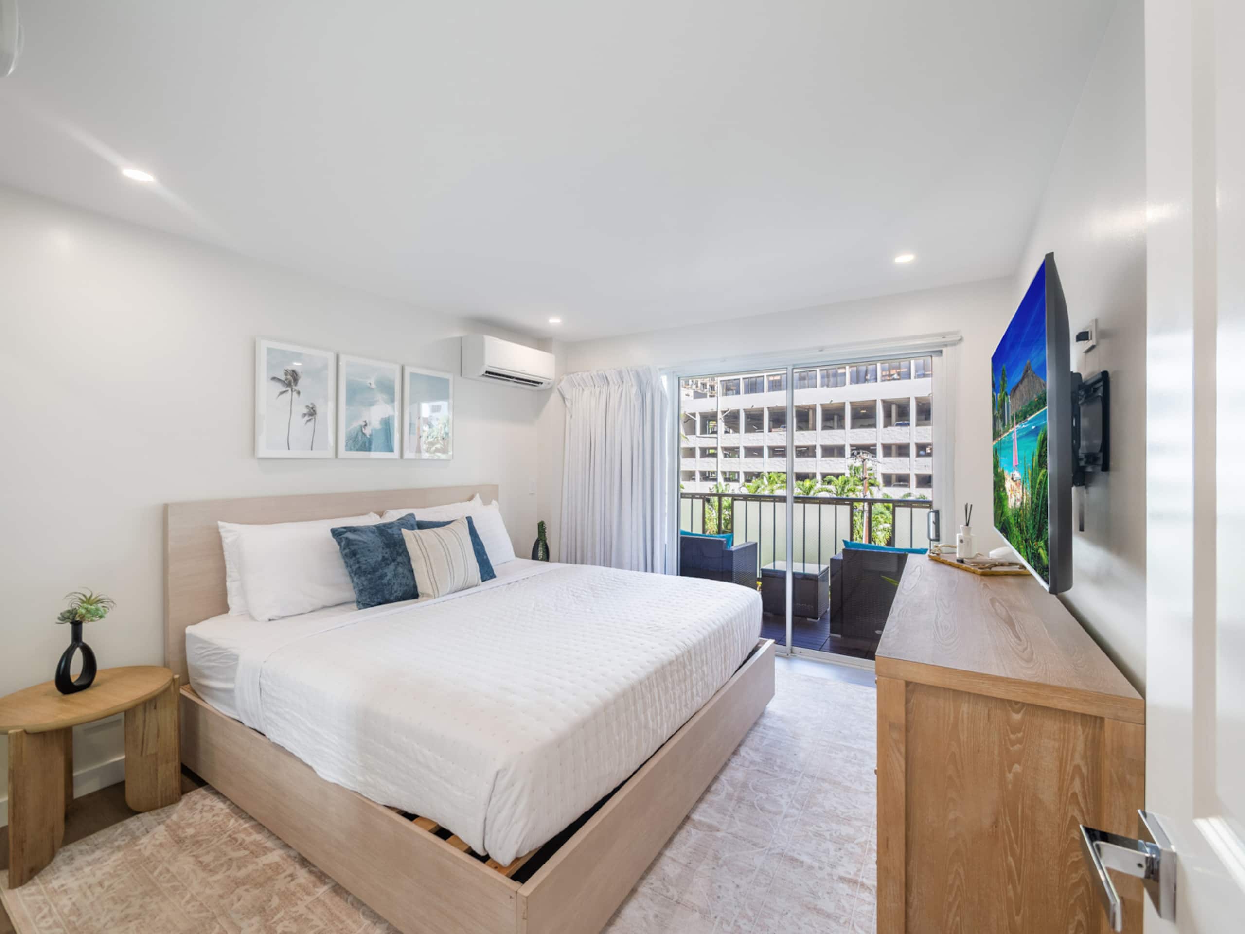 Walk to the Beach! Modern 3Bed, 2Bath AC, Parking - Image 12
