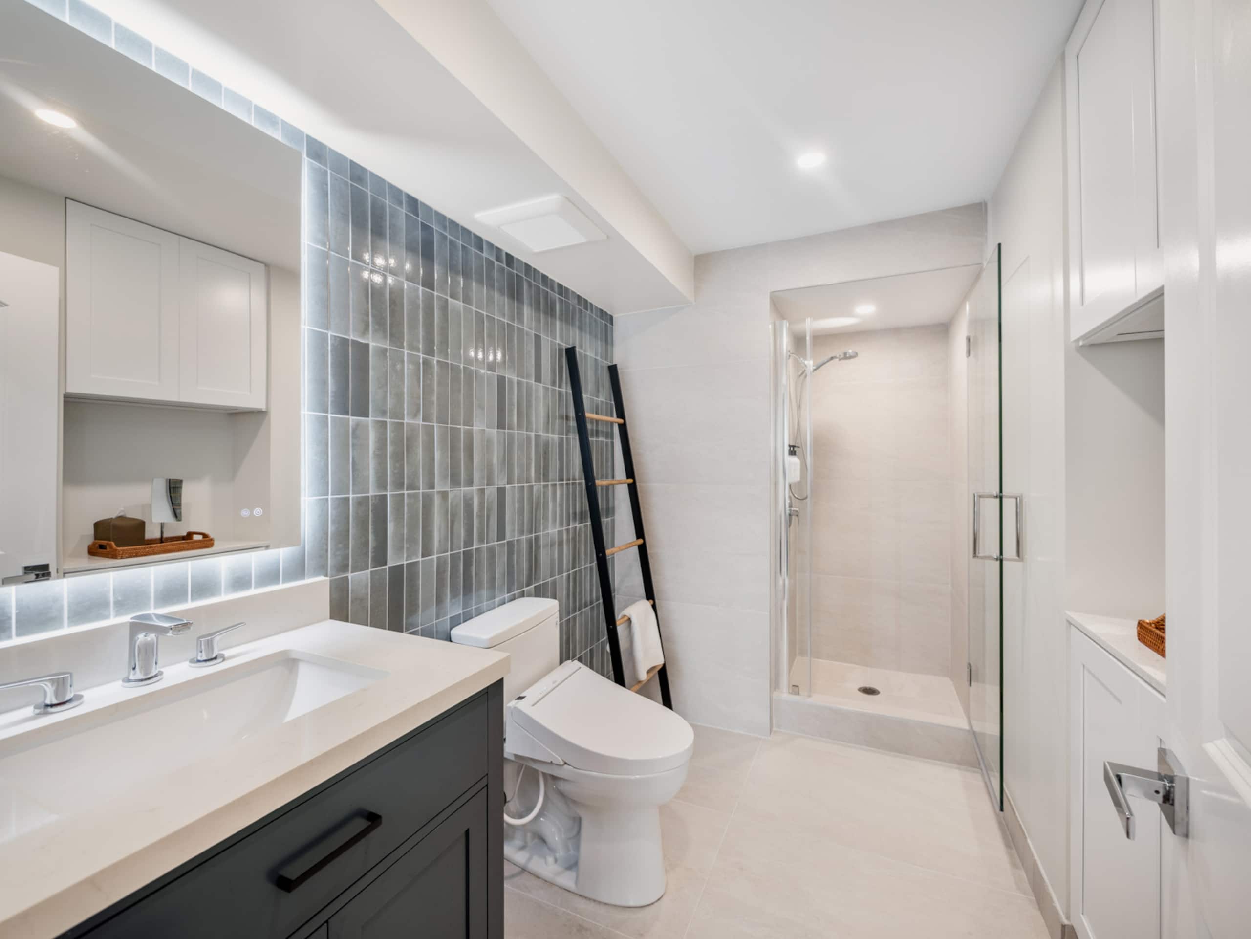 Walk to the Beach! Modern 3Bed, 2Bath AC, Parking - Image 20
