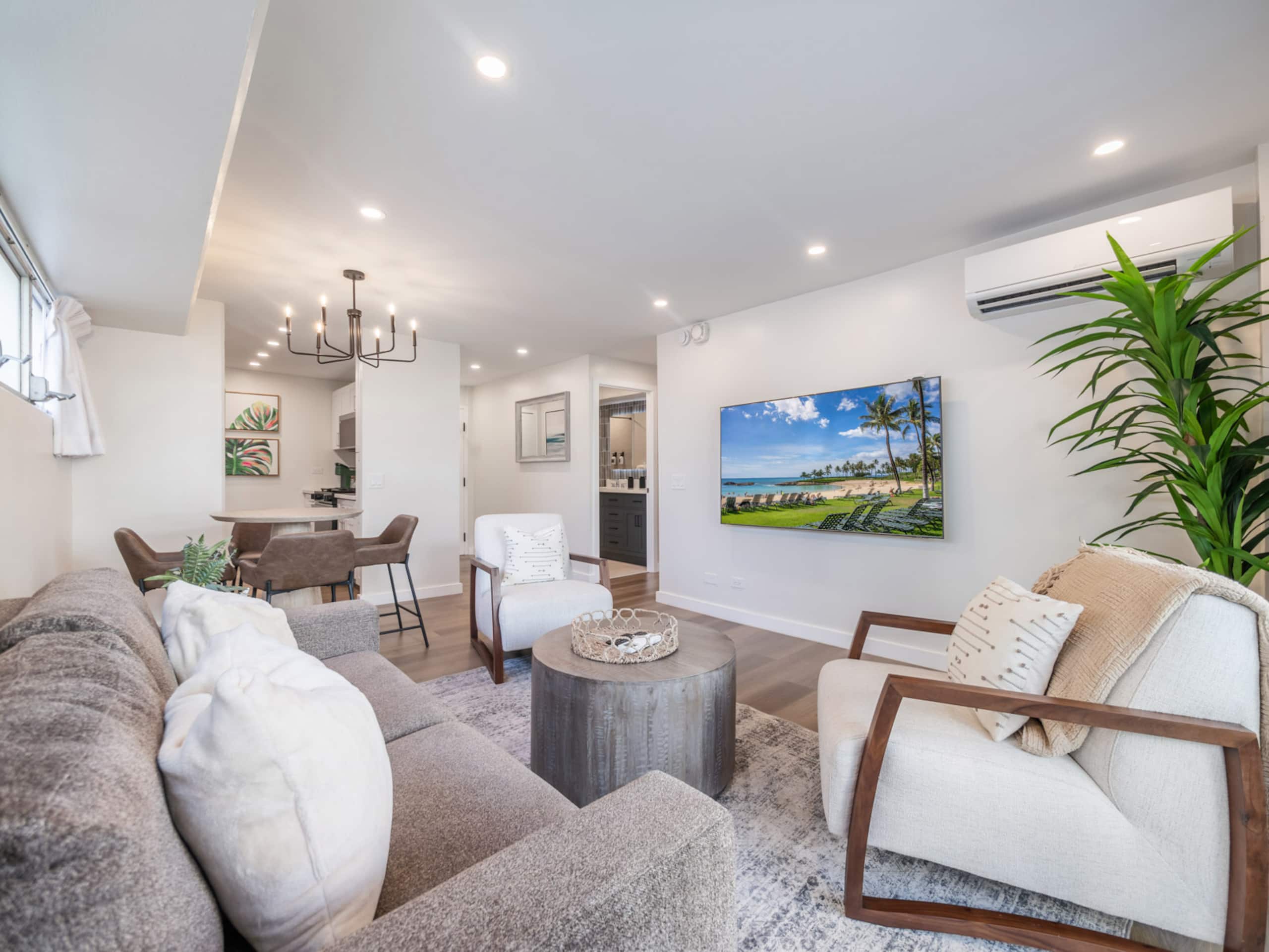 Walk to the Beach! Modern 3Bed, 2Bath AC, Parking - Image 3