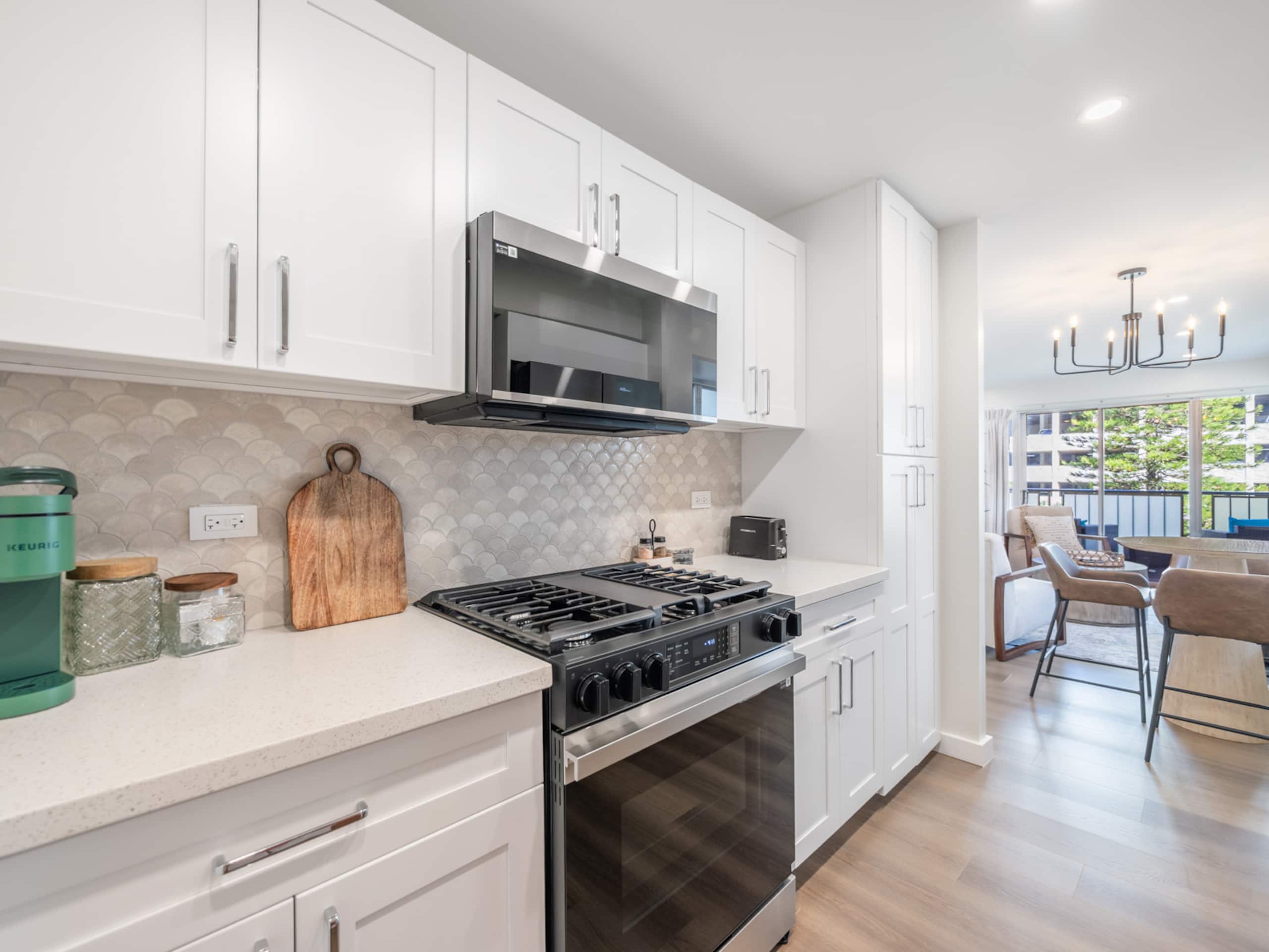 Walk to the Beach! Modern 3Bed, 2Bath AC, Parking - Image 6
