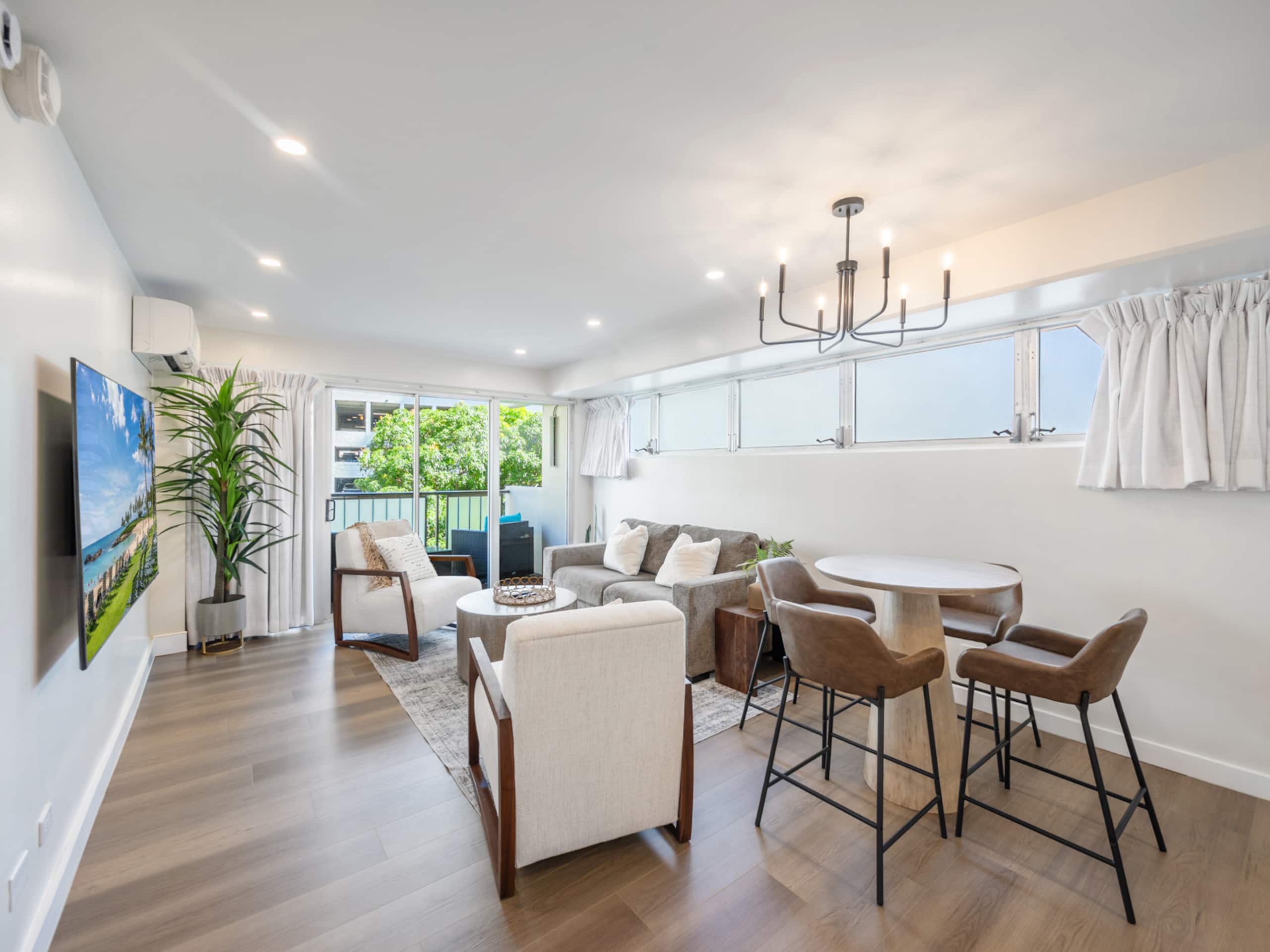 Walk to the Beach! Modern 3Bed, 2Bath AC, Parking - Image 8
