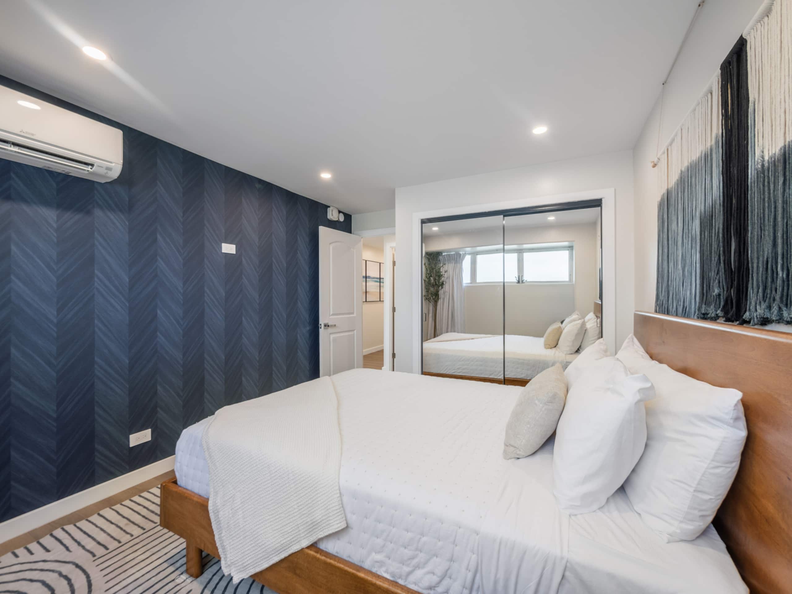 Walk to the Beach! Modern 3Bed, 2Bath AC, Parking - Image 18