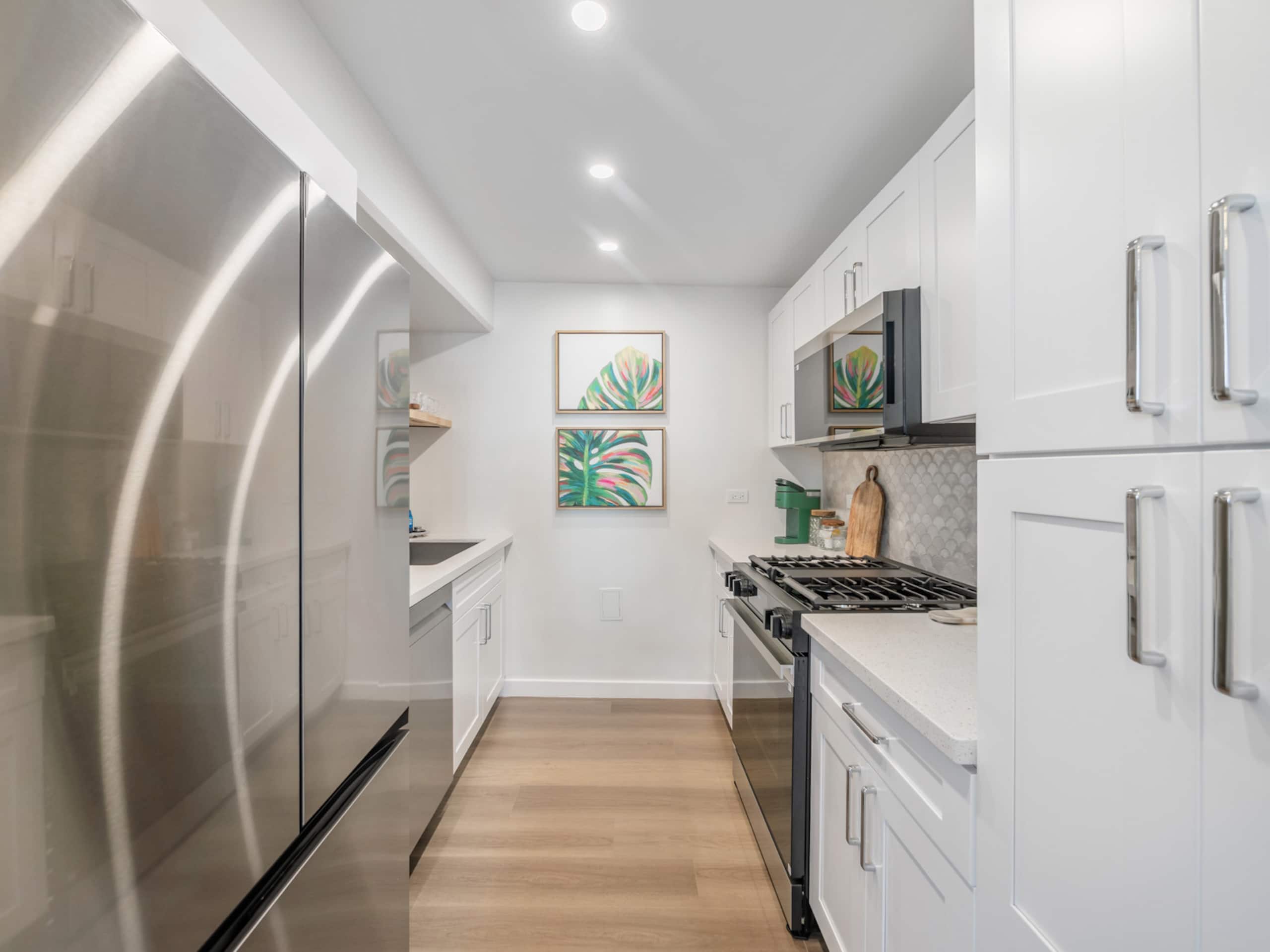 Walk to the Beach! Modern 3Bed, 2Bath AC, Parking - Image 4
