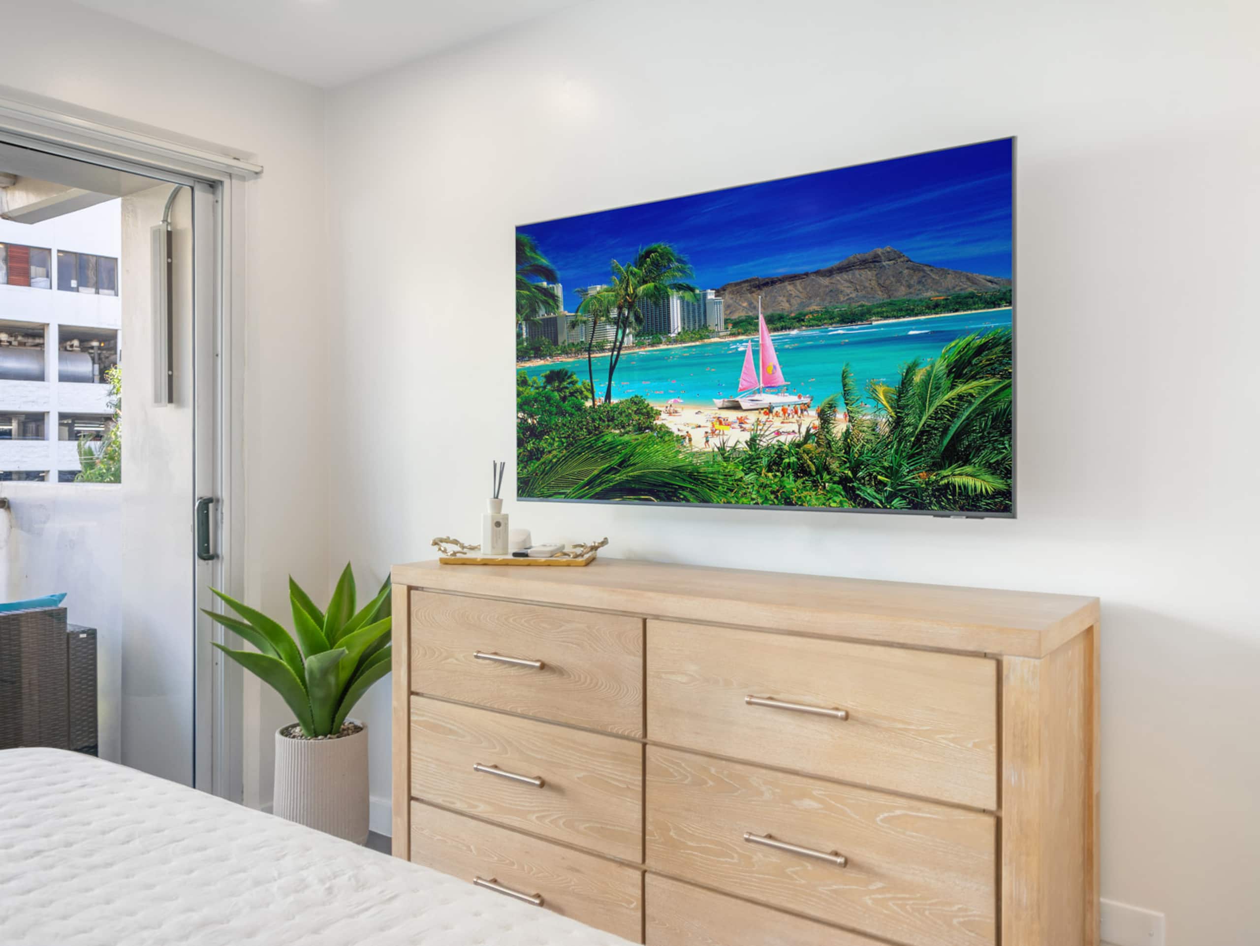 Walk to the Beach! Modern 3Bed, 2Bath AC, Parking - Image 11