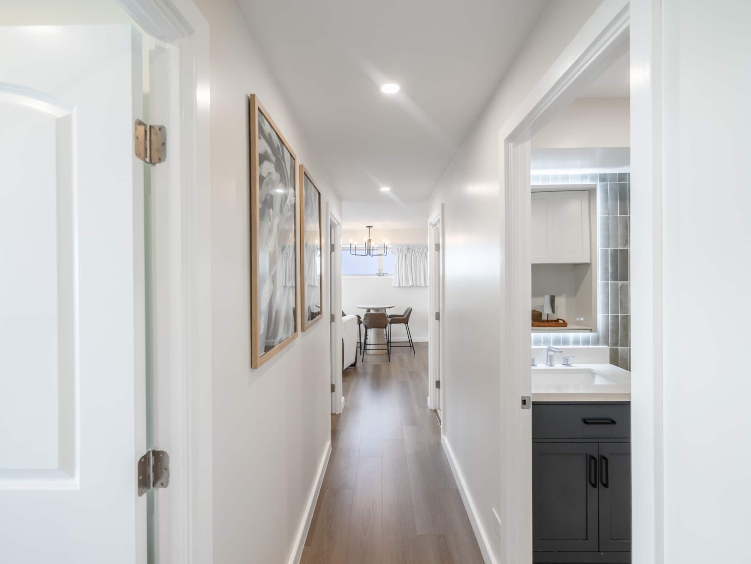 Walk to the Beach! Modern 3Bed, 2Bath AC, Parking - Image 41