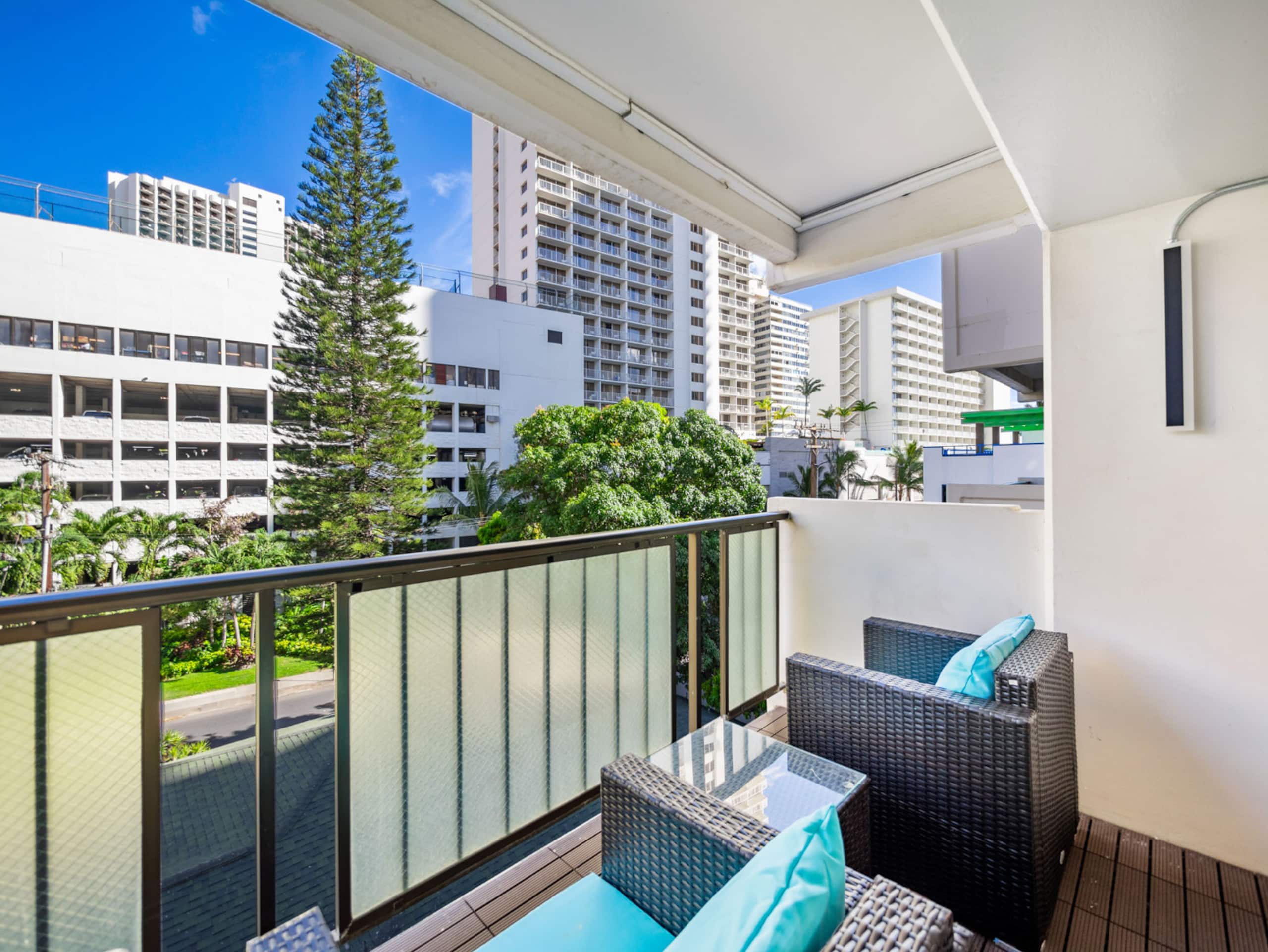 Walk to the Beach! Modern 3Bed, 2Bath AC, Parking - Image 30