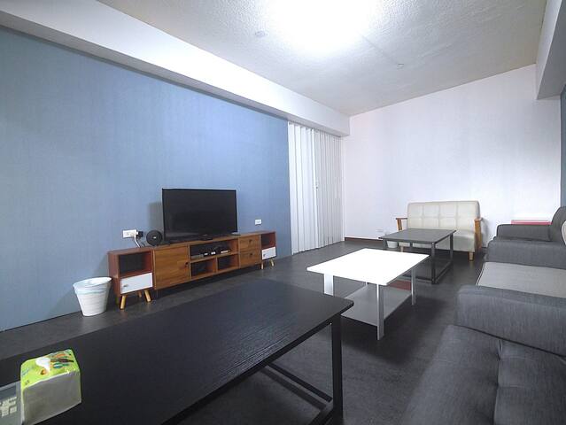 台北西門町 ~ 藍色天空 ~ (電梯/獨立門戶~10人以上入住，需加收費用~禁菸)! gallery image 4