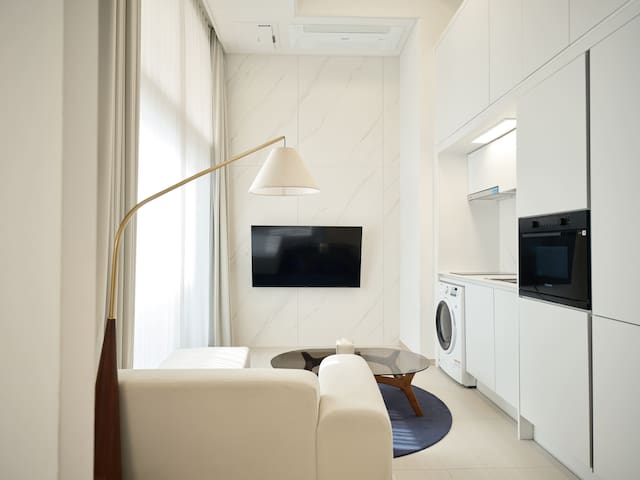 Uh Flat Signature managed Airbnb listing 1