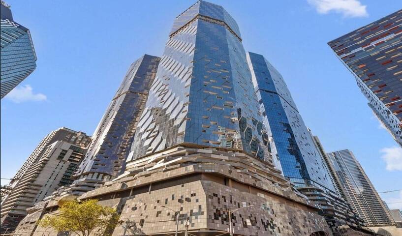 Lux and spacious 3BDRM l | Sub Pent | Ocean Views gallery image 3