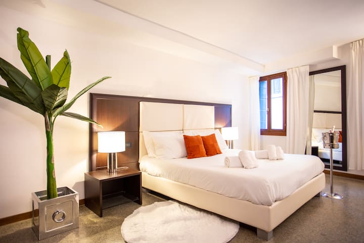 20 meters from St. Mark square | 2 king room