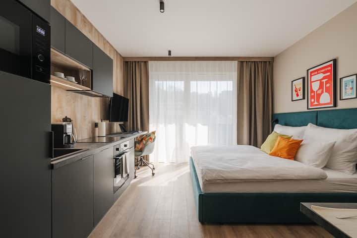 Spálňa s manželskou posteľou (140 cm).