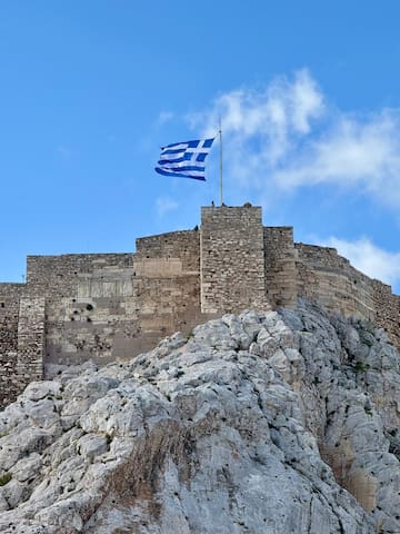 Plaka Two-Bedroom Flat with Acropolis View Terrace