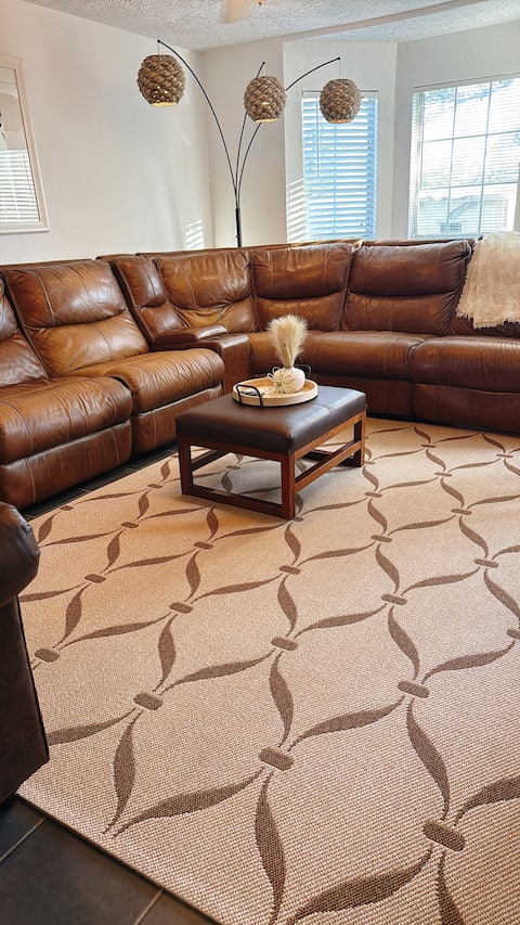 Successful Airbnb property: Home 10 min to Austin 3 King Beds w Ample Parking in West Oak Hill