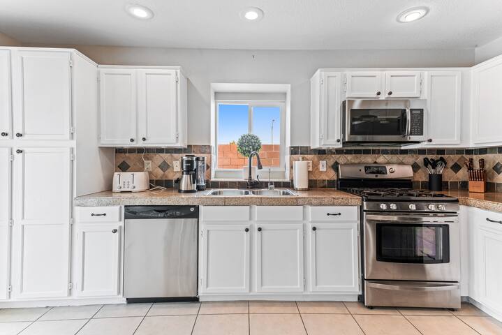 (NEW) 5 BDR – Pool – BBQ – Games gallery image 3