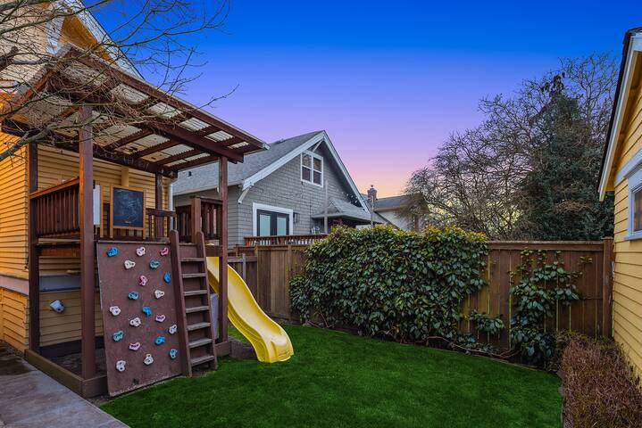 Luxury Family Retreat! ~ PacMan ~ Peloton ~ DogsOK gallery image 3