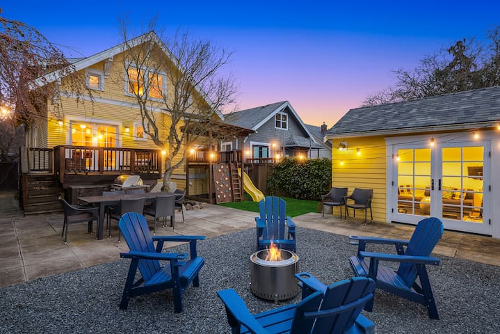 Luxury Family Retreat! ~ PacMan ~ Peloton ~ DogsOK