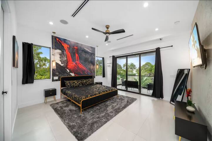 Las Olas Elements Luxury w Pool & Spa Near Beach! gallery image 2