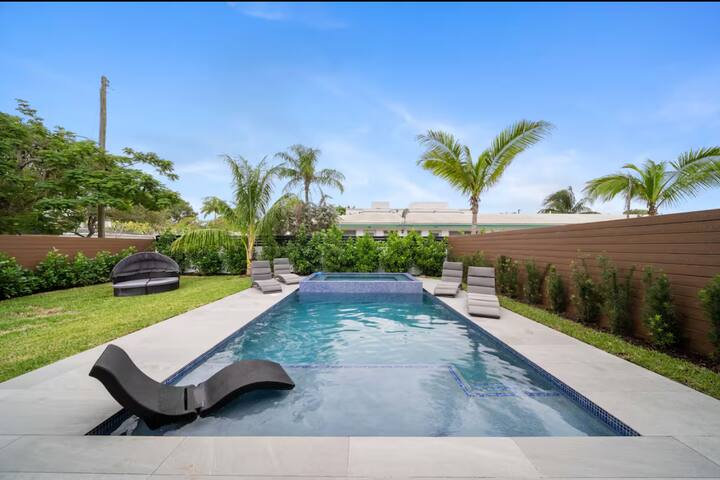 Las Olas Elements Luxury w Pool & Spa Near Beach! gallery image 4