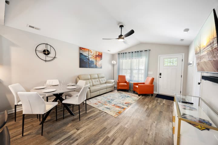 Contemporary, Relaxing - 10 Min Walk To Beach - Oak Island, NC