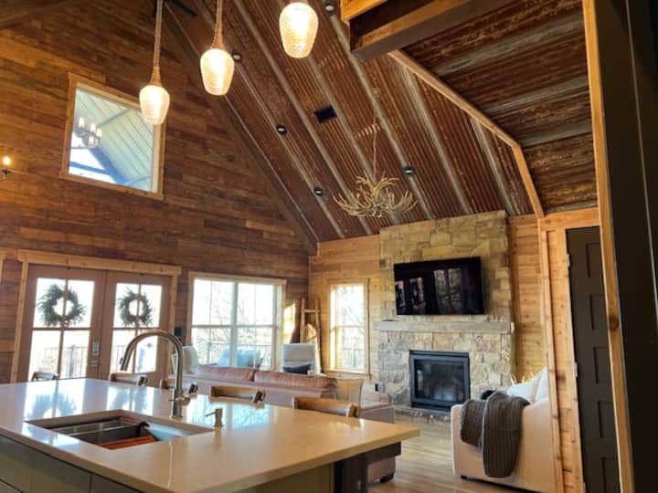 Secluded & Peaceful, Treetop Cabin Retreat - Lake Murray, OK