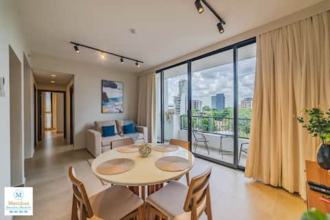 Large apartment steps from Shopping del Sol!