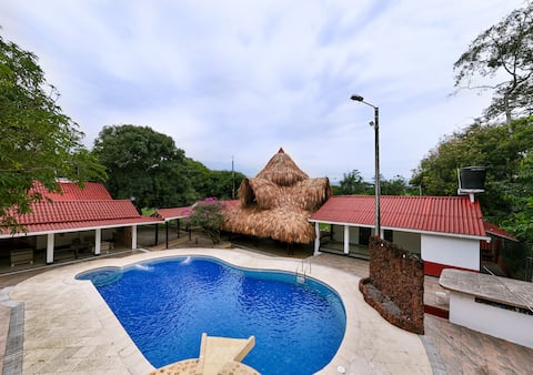 Estate with Pool and Court • Ideal for Groups