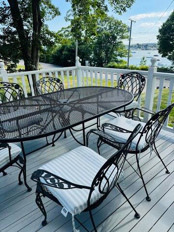 Luxury Waterfront with Stunning Views Near Newport gallery image 3