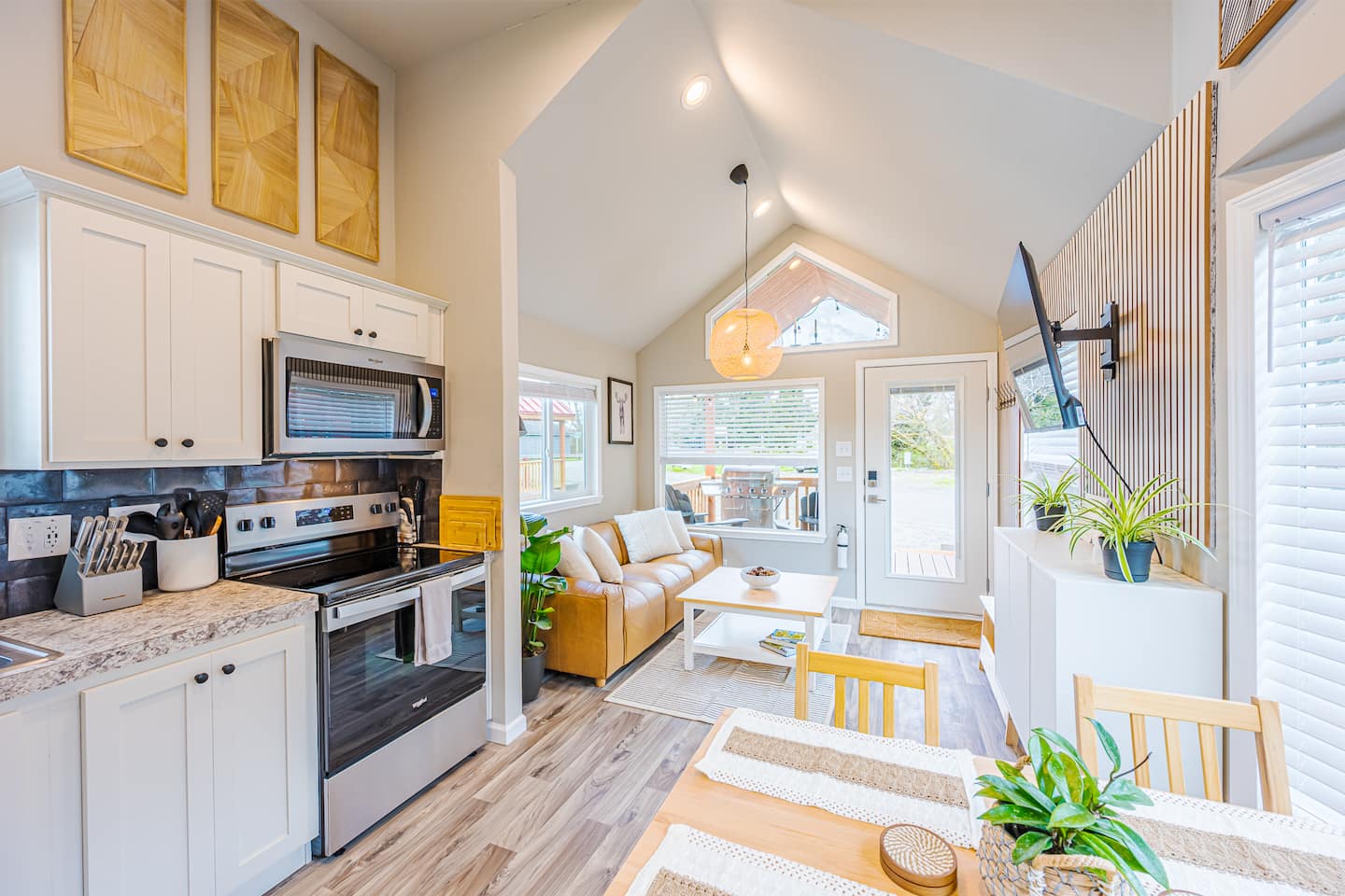 Rainforest Tiny Home Retreat: Nordic photo 6
