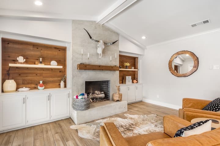 NEW! Lovers Ln Luxe | Heated Pool & Patio FUN! gallery image 2